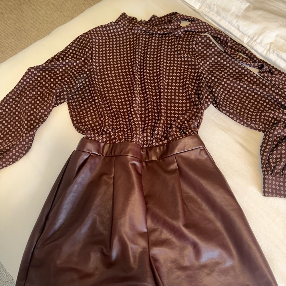 Elegant Brown Patterned Women's Turtle Neck With Leather Shorts